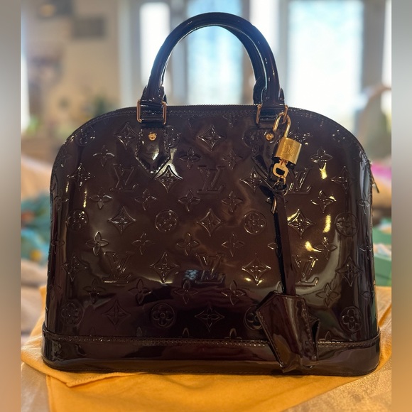 Louis Vuitton Vernise Alma BB - Picture 14 of 16